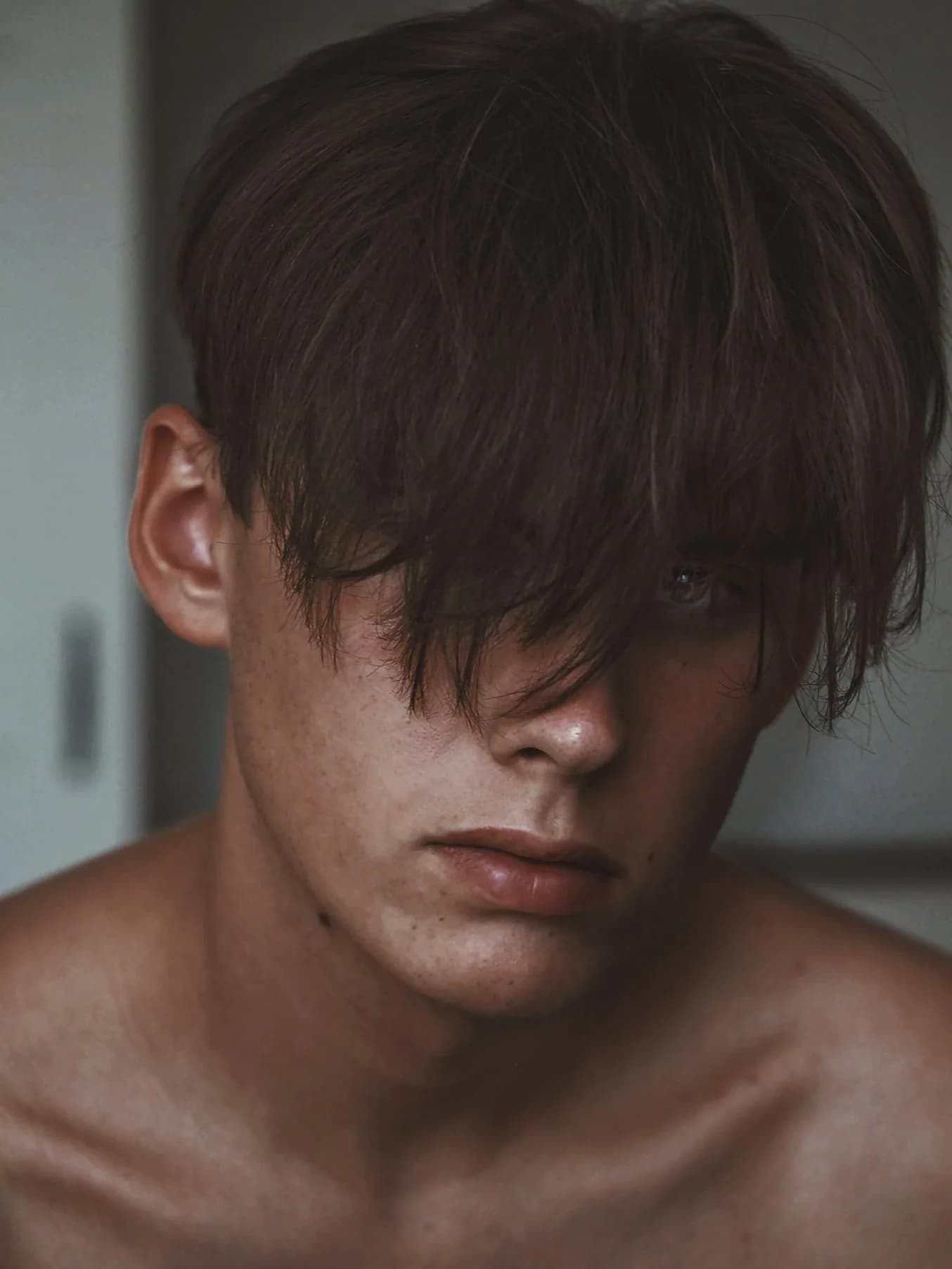 How to look natural in photos, even if you feel nervous